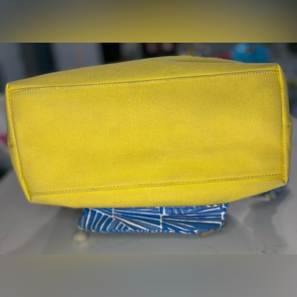 Vineyard Vines Drawstring Backpack - Picture 6 of 11